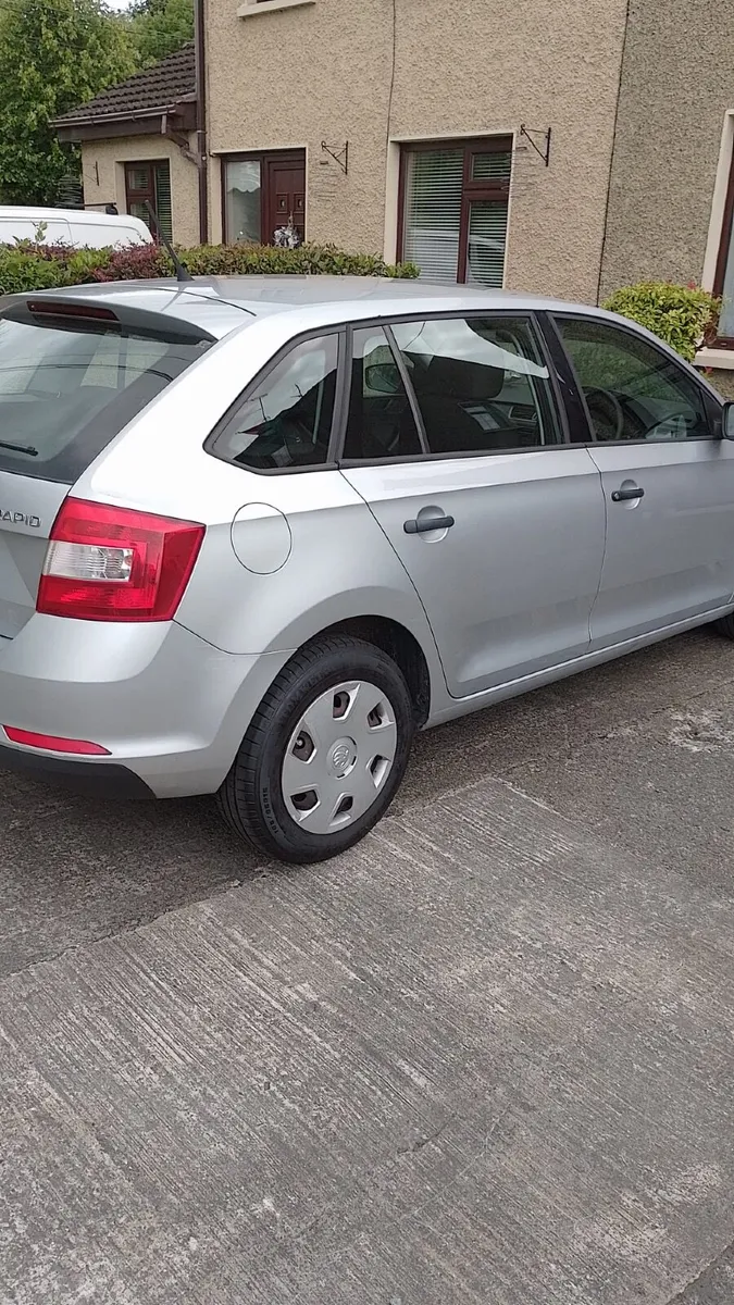 Skoda Rapid 2014 - Image 2