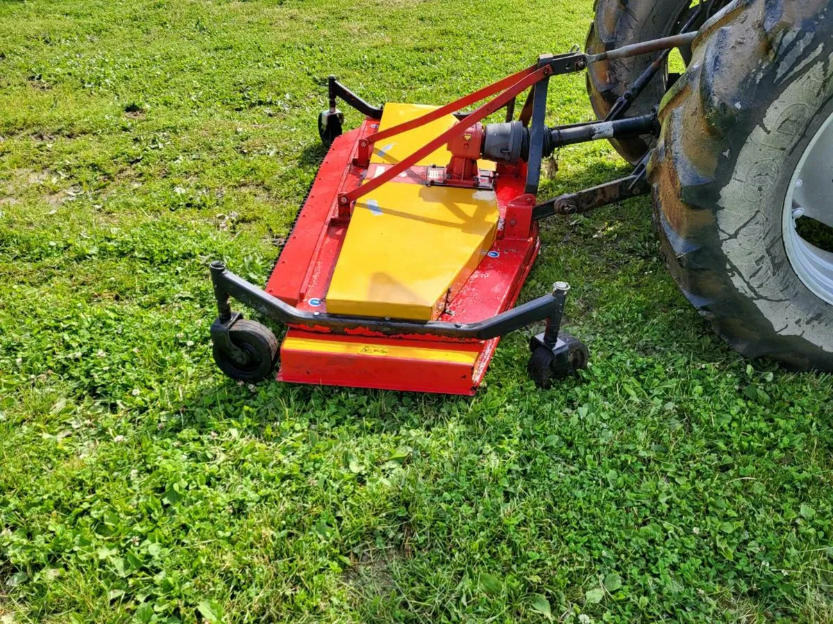 Finishing mower - Image 1
