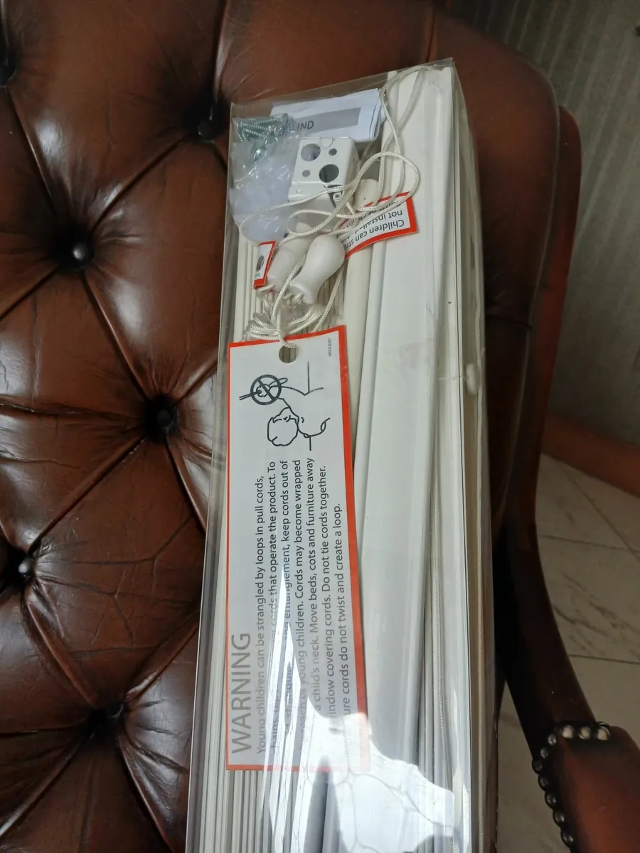 Venetian hardwood blind brand new in box - Image 3