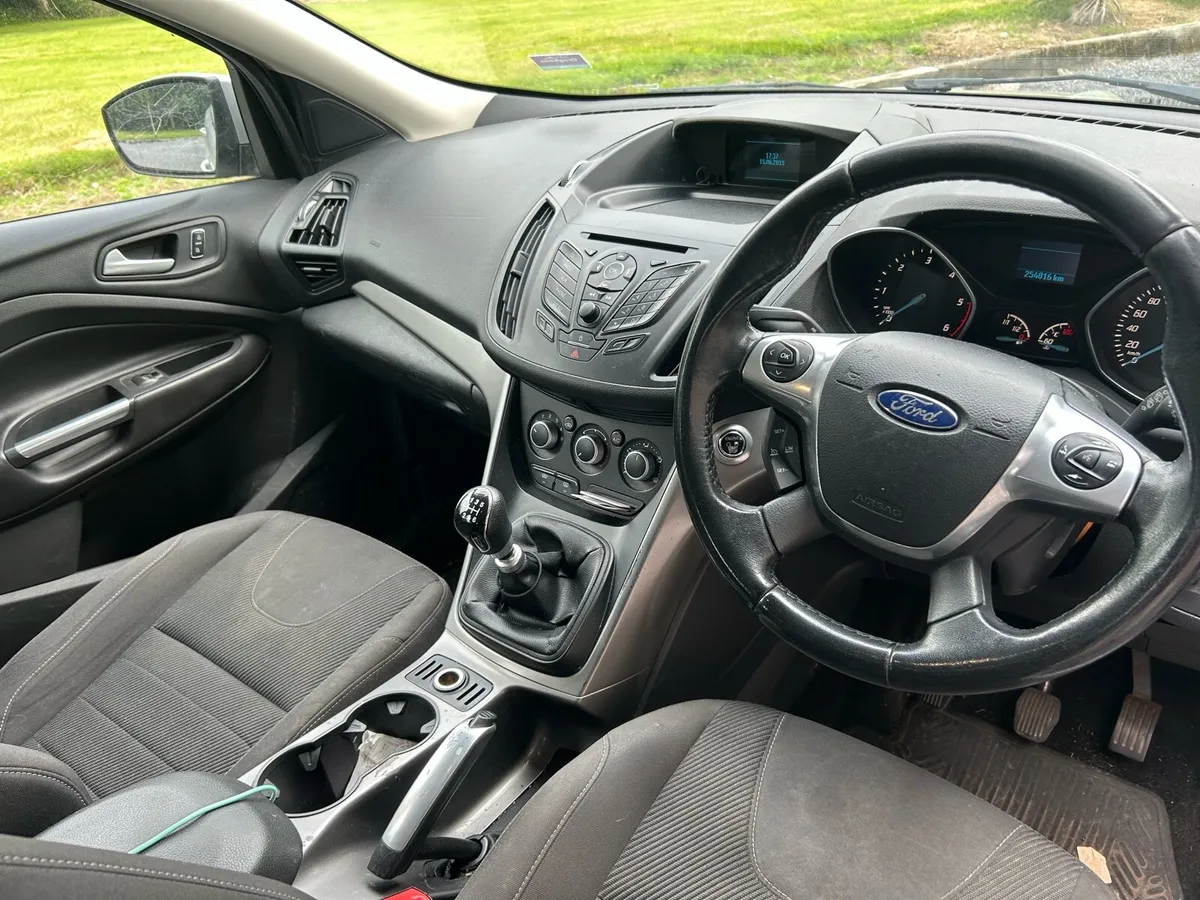 Commercial Ford Kuga - Image 3