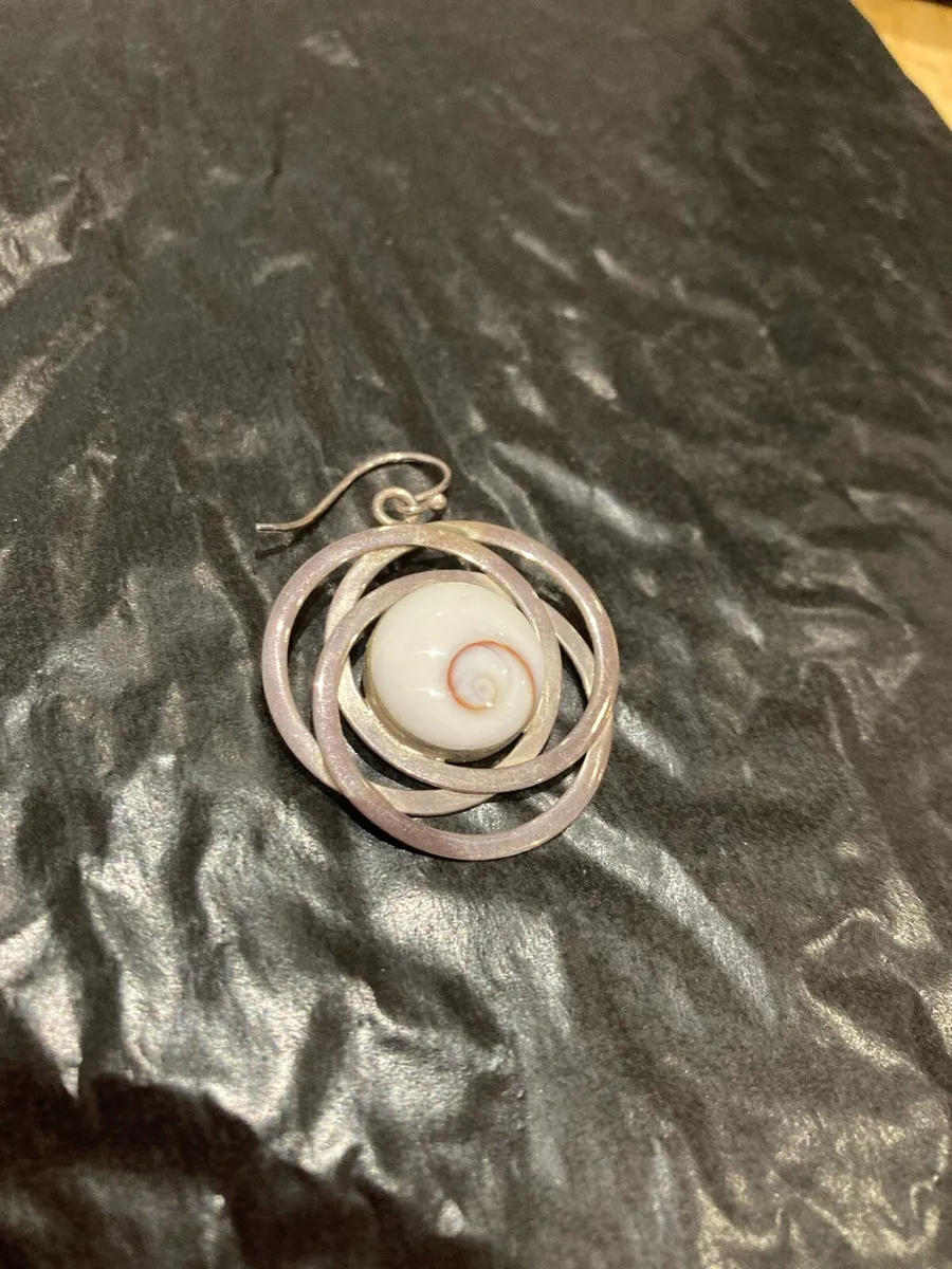Sterling Silver  loop earrings, shell centre - Image 3