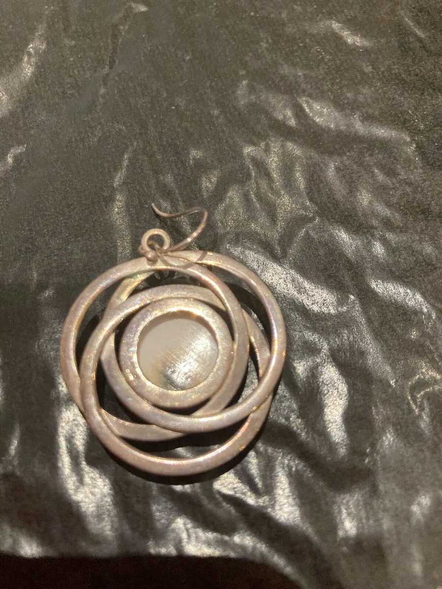 Sterling Silver  loop earrings, shell centre - Image 4