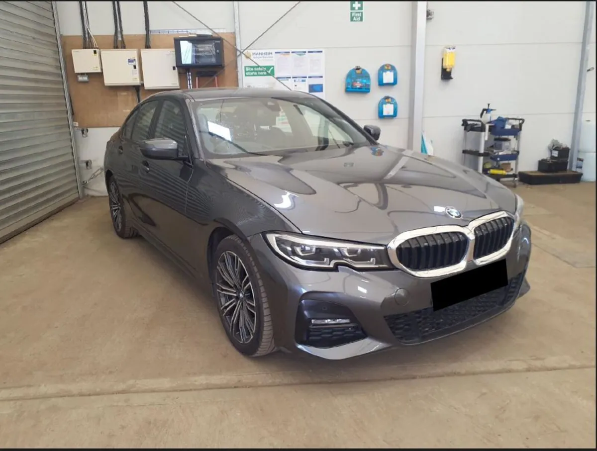 BMW 3 SERIES 330e M SPORT AUTO // TECH PACK - Image 4