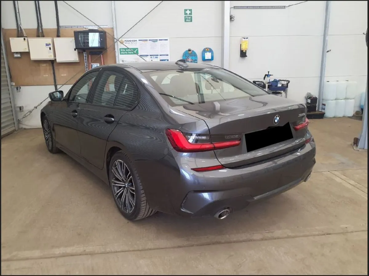 BMW 3 SERIES 330e M SPORT AUTO // TECH PACK - Image 3