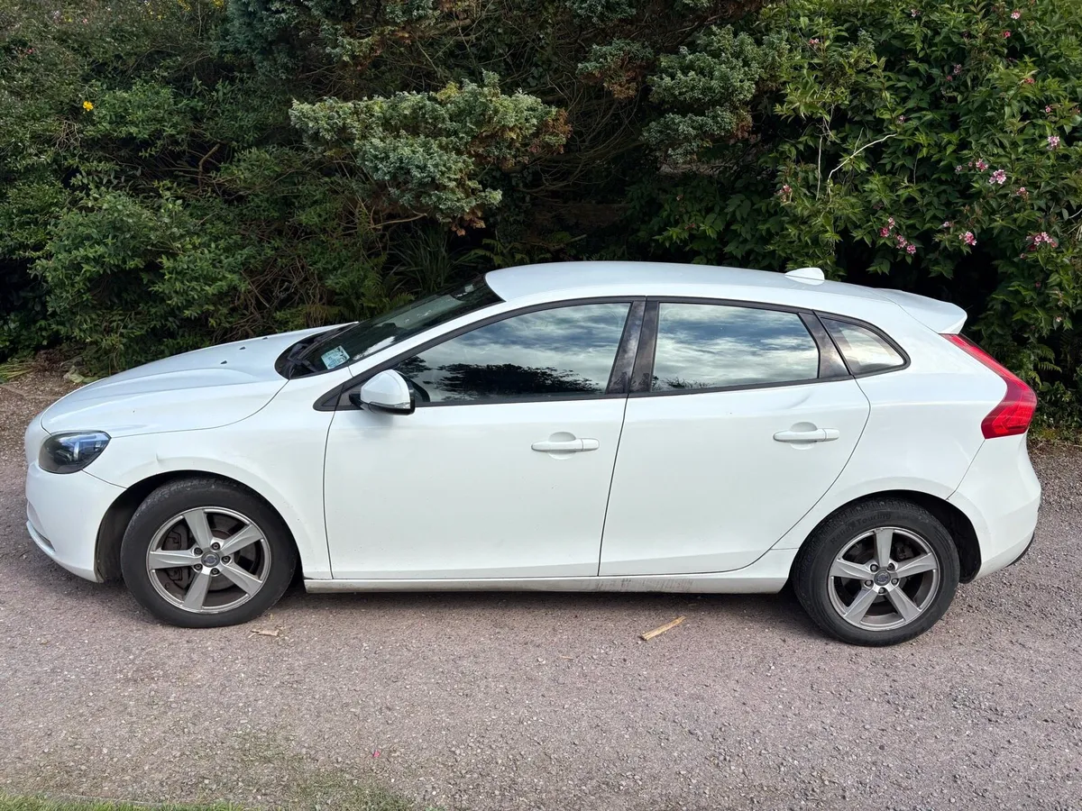 Volvo V40 - Image 4