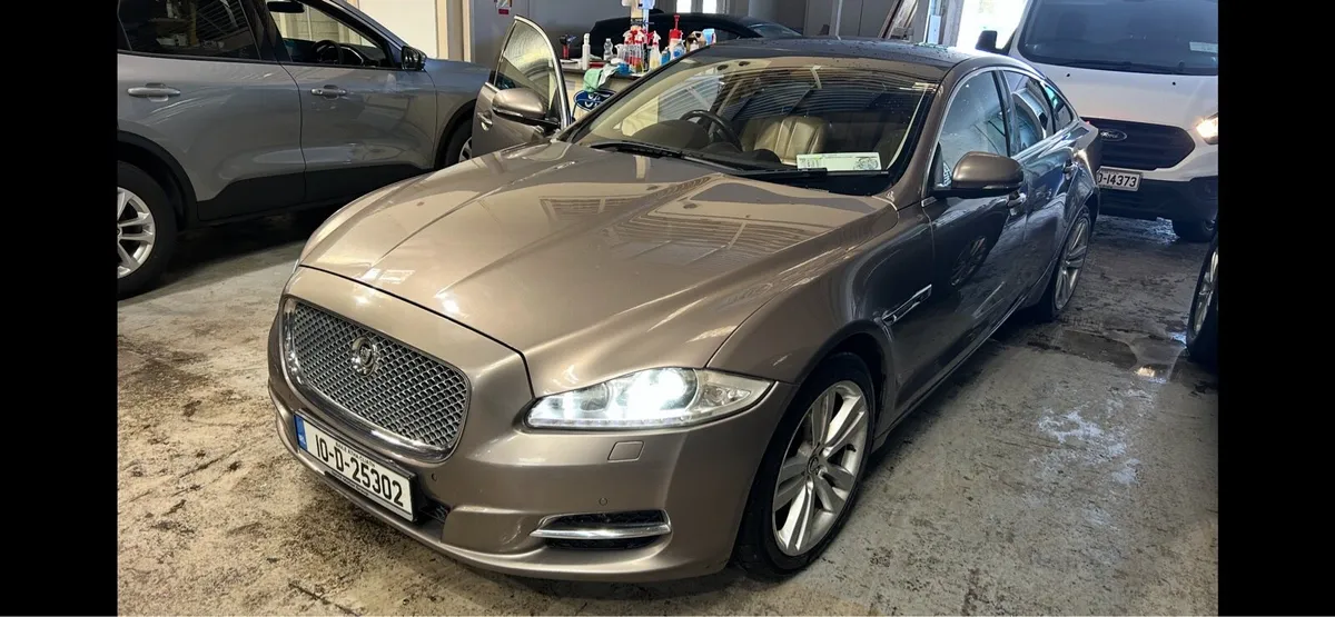 Jaguar XJ 2010 - Image 1