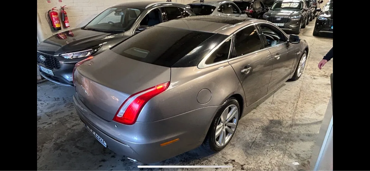 Jaguar XJ 2010 - Image 4