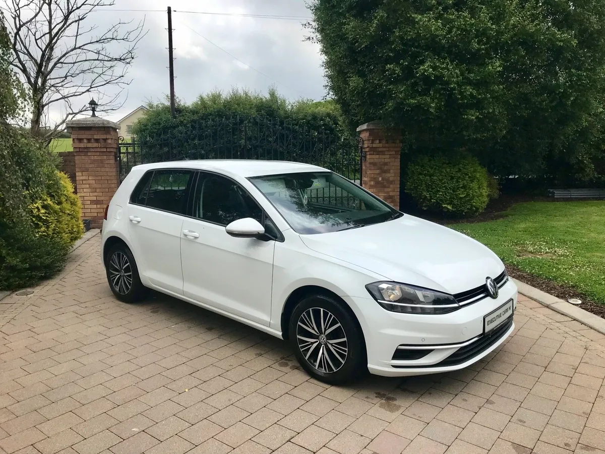 Volkswagen Golf  1.6 TDI SE Nav Euro 6 (s/s) 5dr - Image 2
