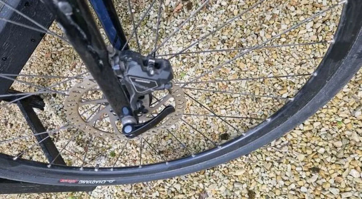 Giant Escape 0 Disc - ideal for road or gravel - Image 2