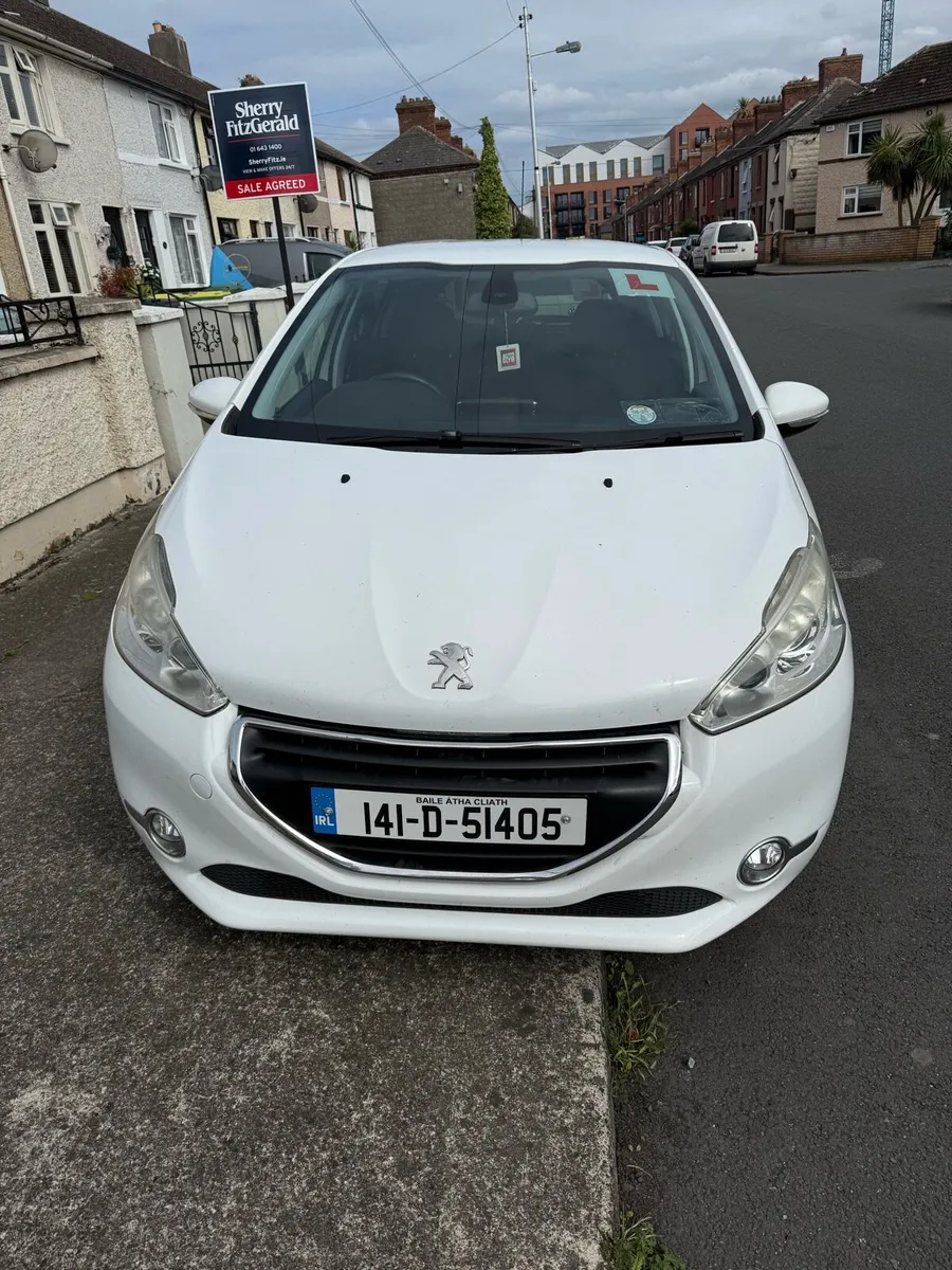 2014 peageot 208 allure top spec 148,000KM - Image 2