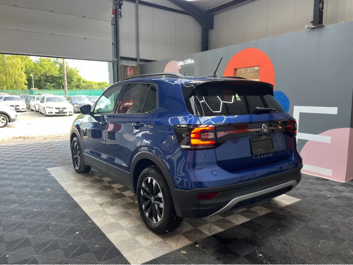 Volkswagen T-Cross 1.0 TSI ACTIVE / 7k KMs / REVER - Image 4