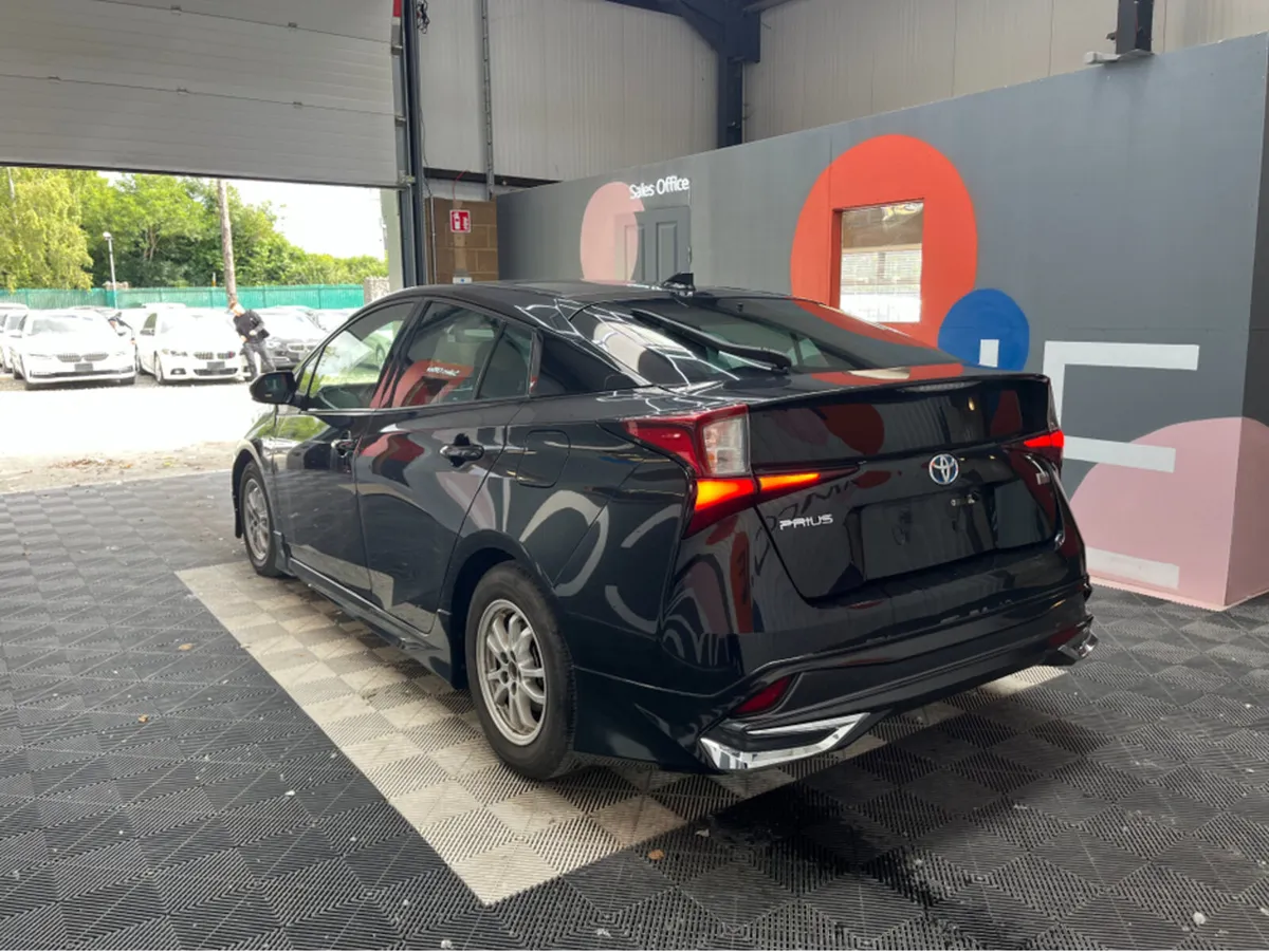 Toyota Prius 1.8 HYRBID / 94k KMs / REVERSE CAMERA - Image 4