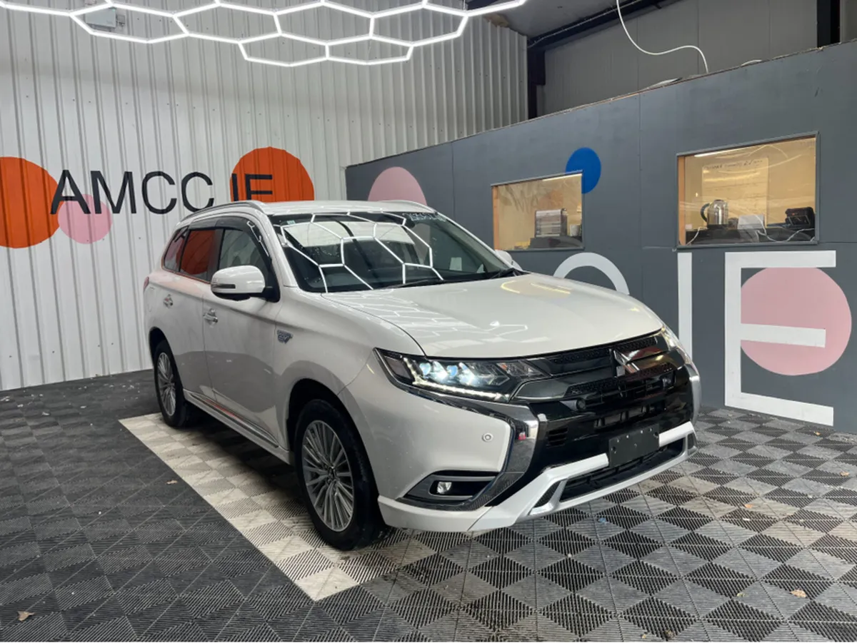 Mitsubishi Outlander 2.4 HYBRID / 91k KMs / HEATED - Image 1