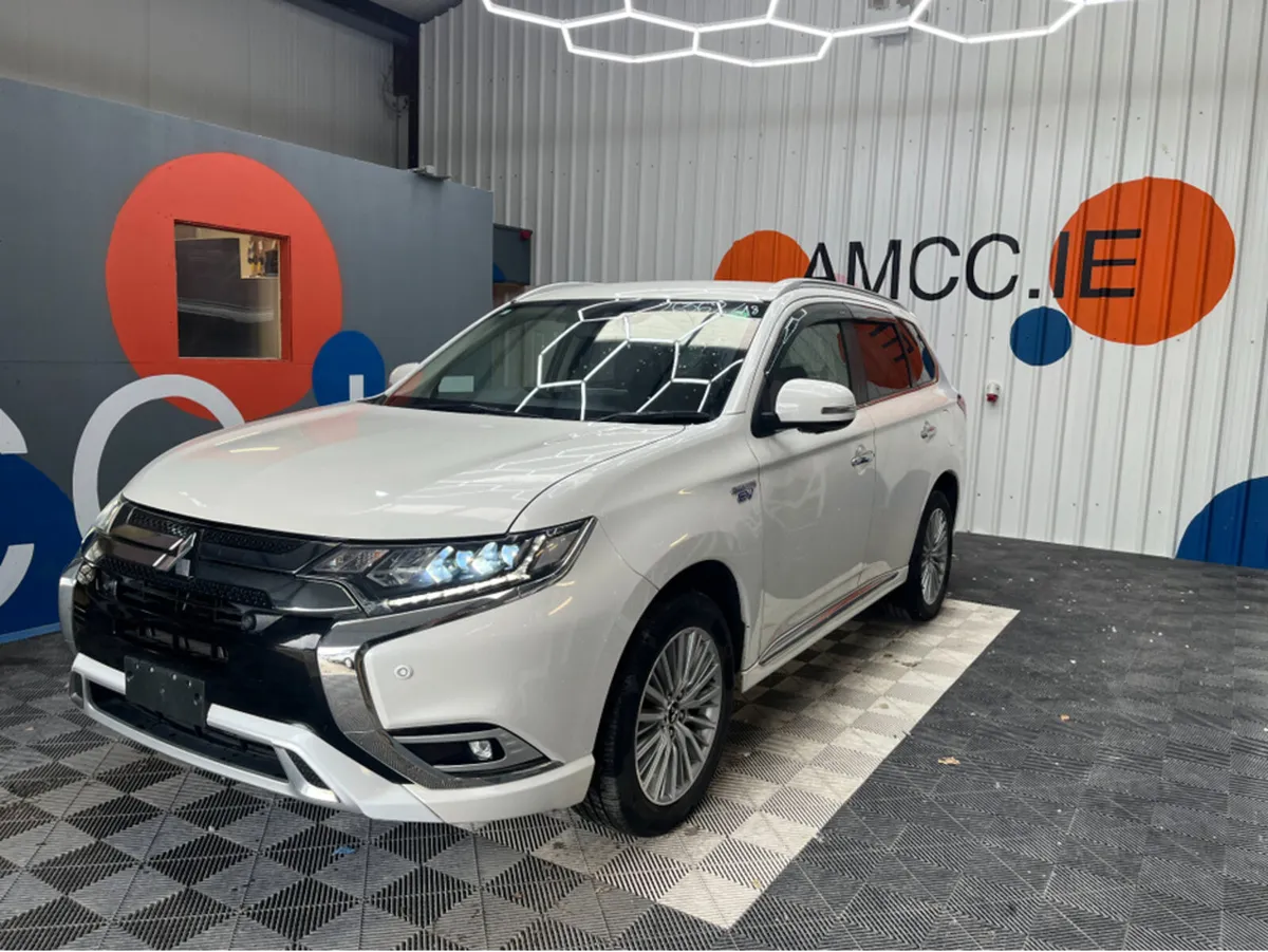 Mitsubishi Outlander 2.4 HYBRID / 91k KMs / HEATED - Image 3