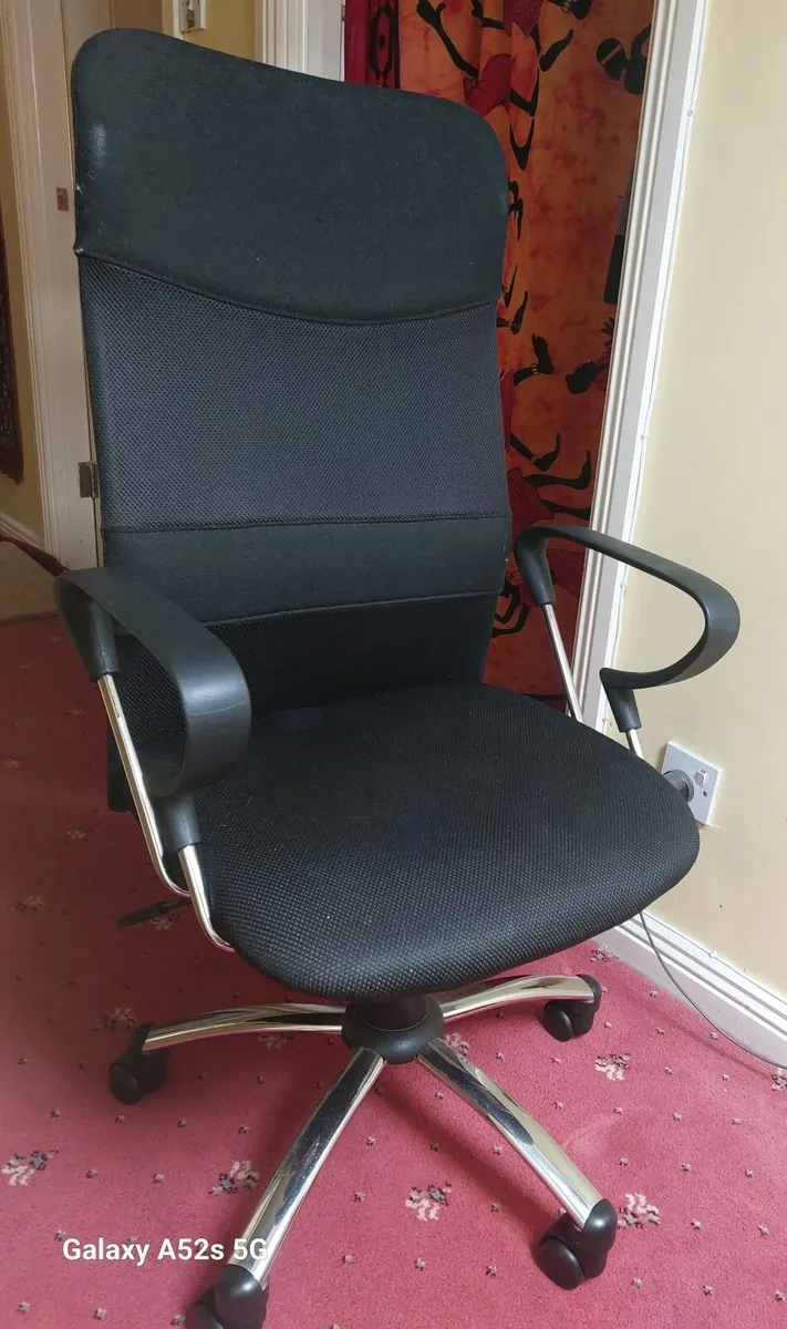 Office chair - Image 1