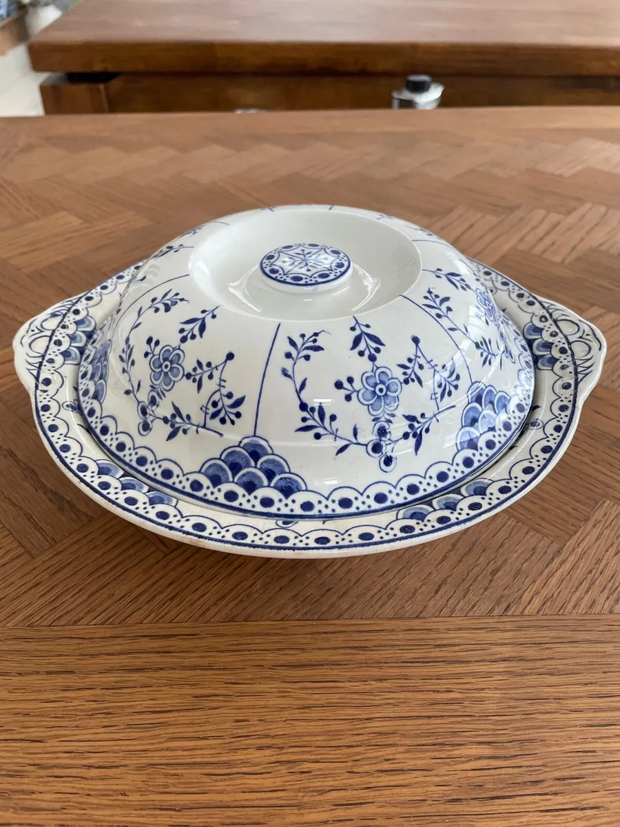Vintage Staffordshire Saxon lidded serving dish - Image 1