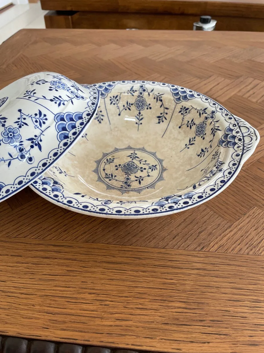 Vintage Staffordshire Saxon lidded serving dish - Image 2