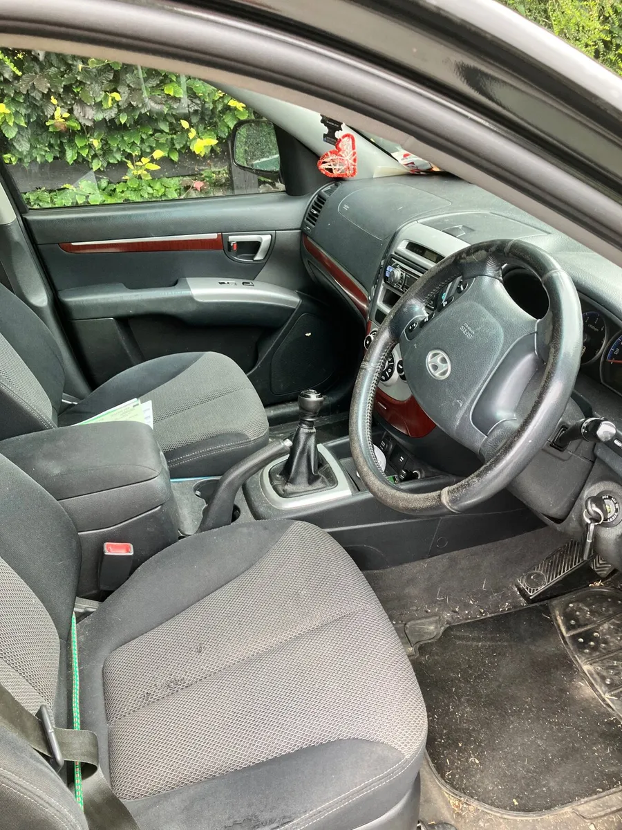 Hyundai Santa Fe 2010 - Image 4