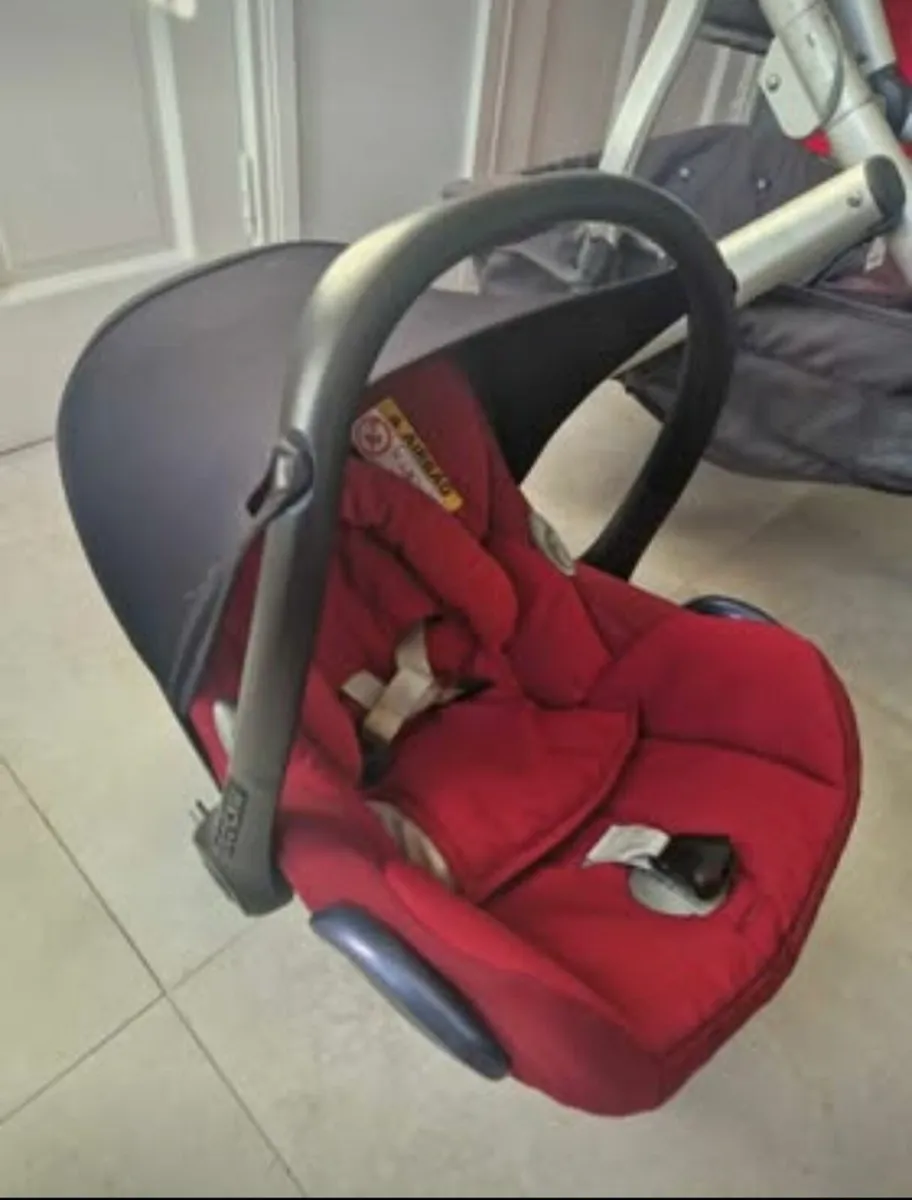 Uppa Baby Travel System in Red - Image 3
