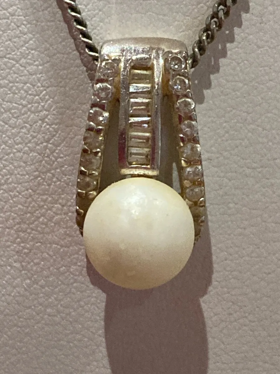 Sterling Silver pendant and chain - Image 2
