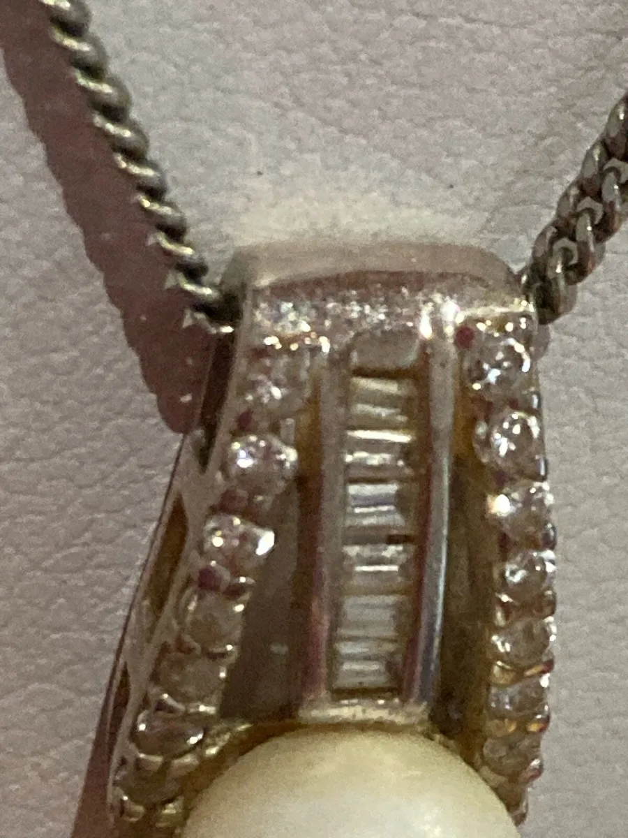 Sterling Silver pendant and chain - Image 3