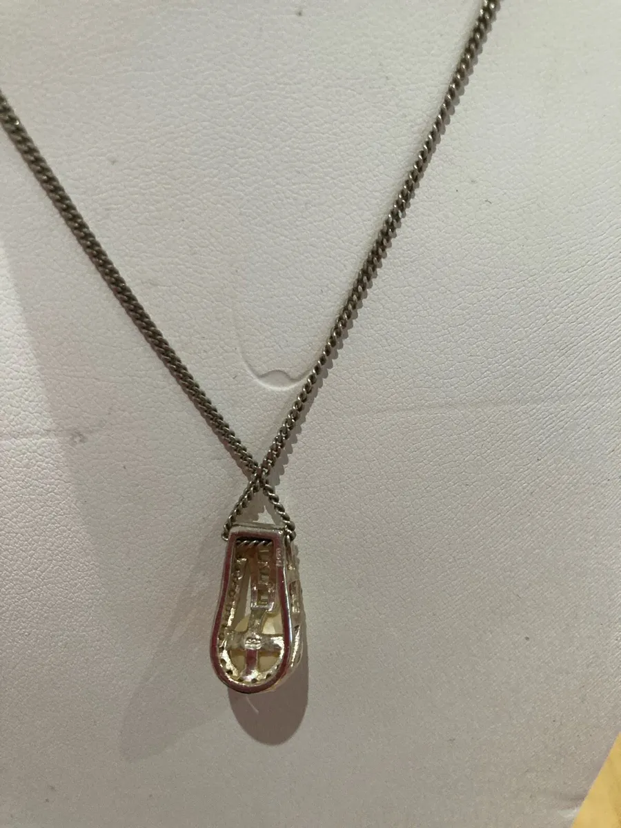 Sterling Silver pendant and chain - Image 4