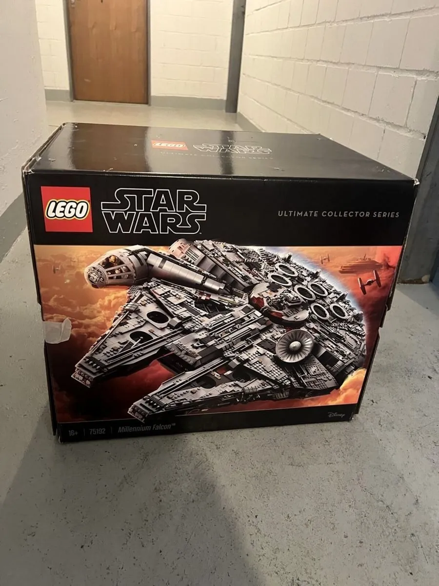 Star Wars Millennium Falcon Complete Set, Box - Image 1