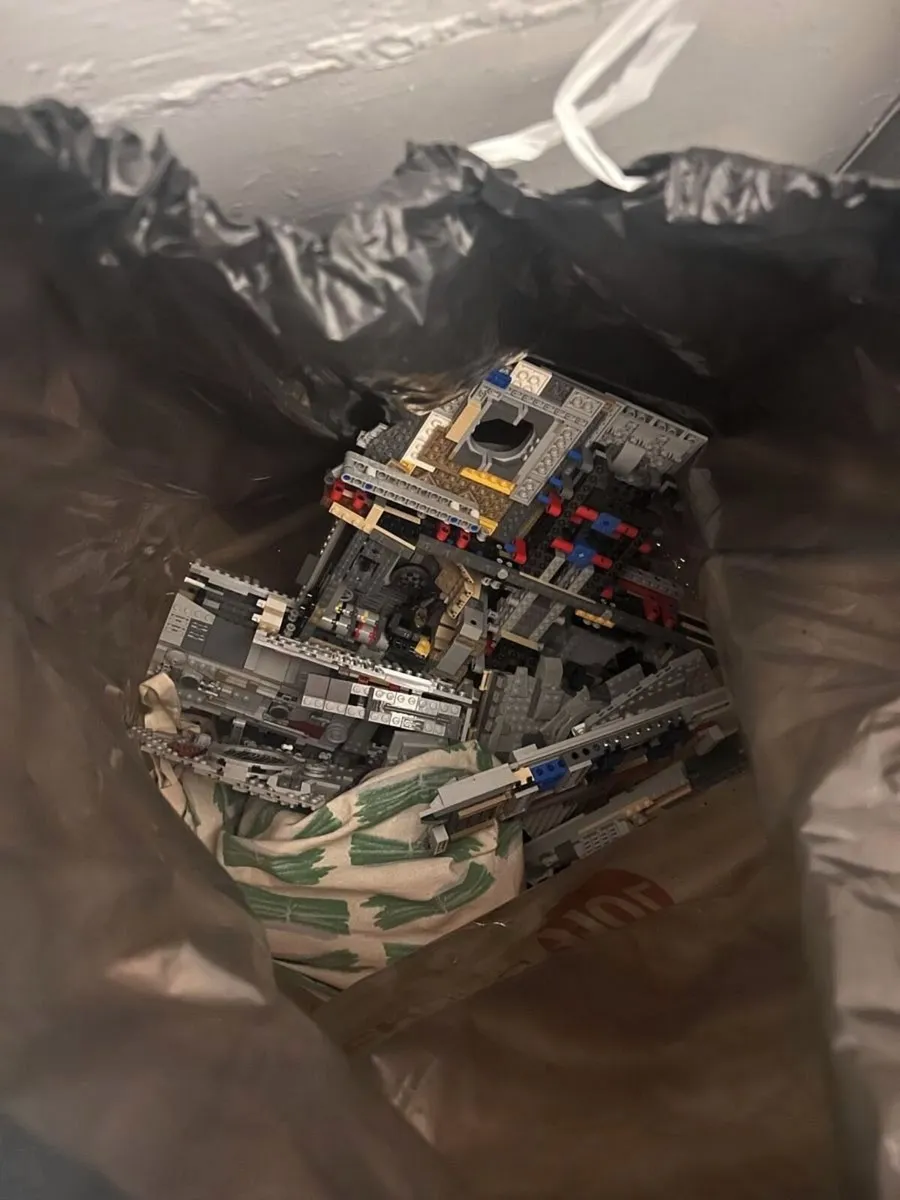 Star Wars Millennium Falcon Complete Set, Box - Image 2