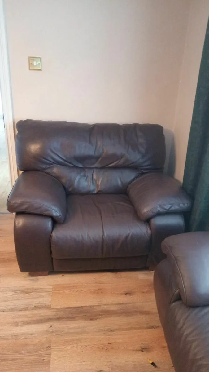 Suite of furniture - Image 2