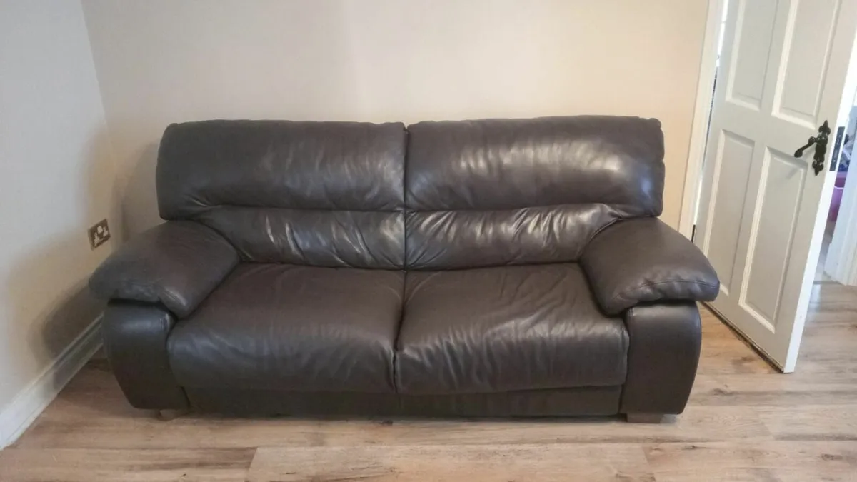 Suite of furniture - Image 3