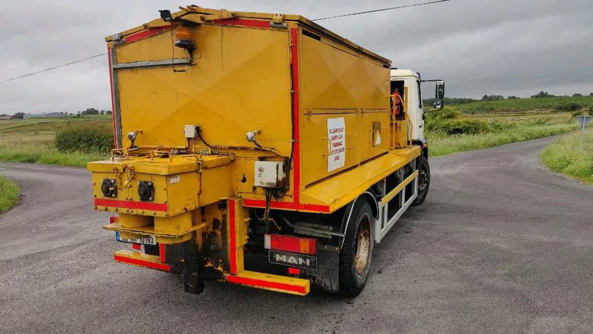2006 MAN LE18 220 HOTBOX TAR TRUCK - Image 3