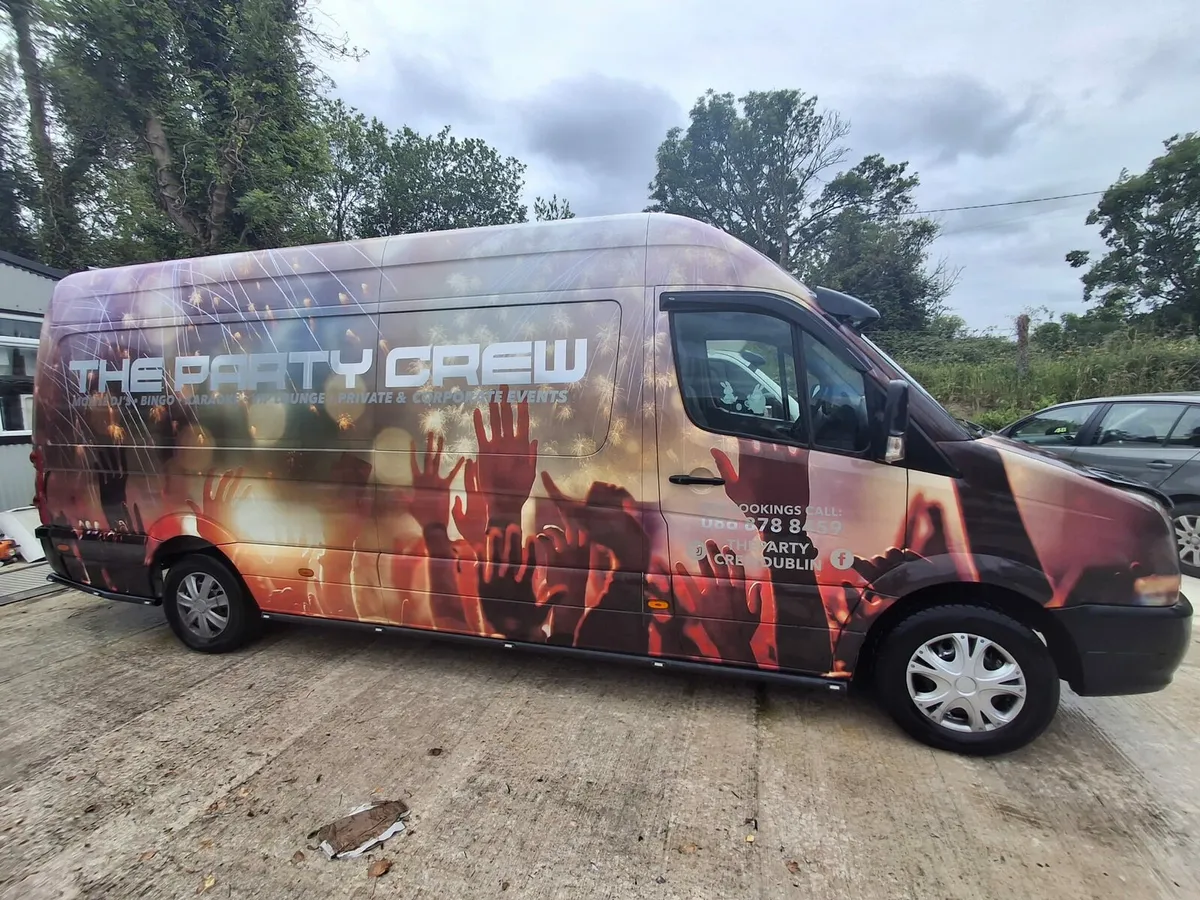 Party van - Image 1