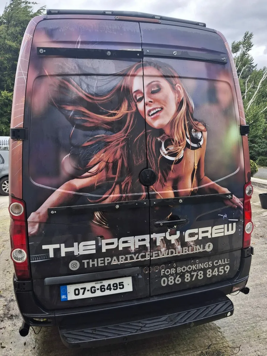 Party van - Image 2