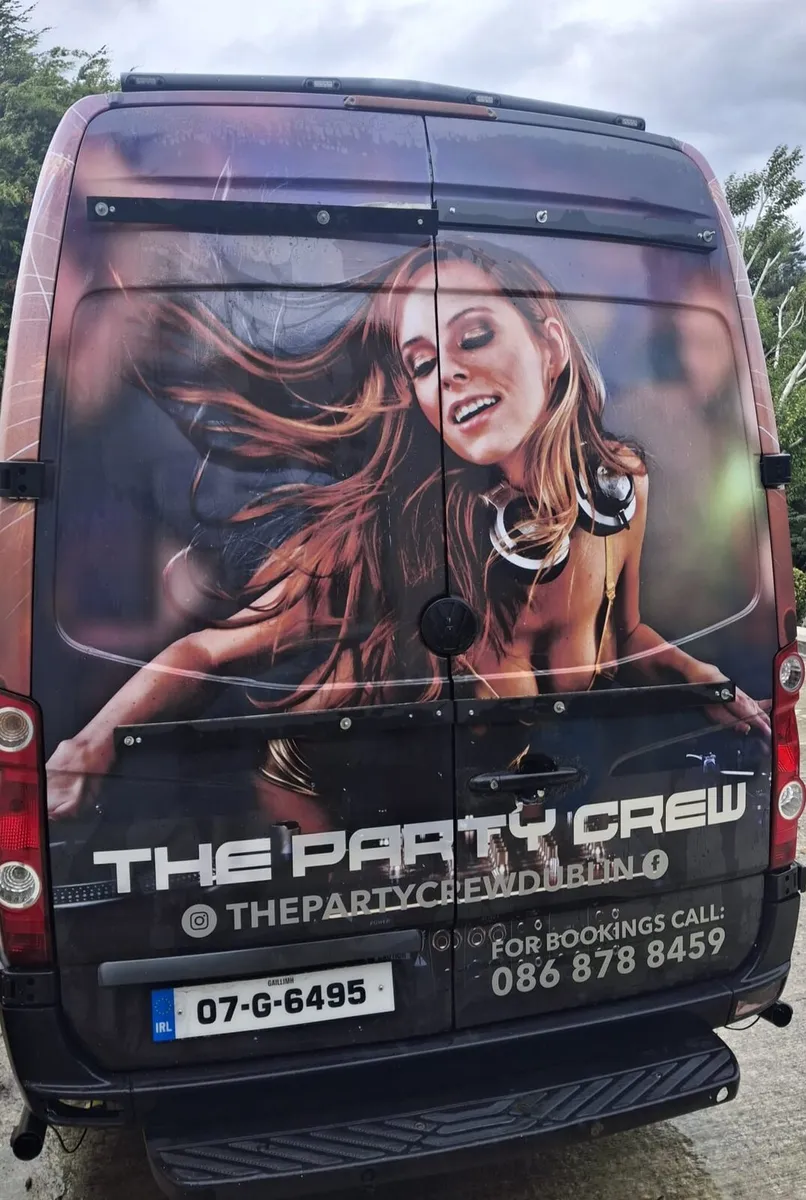 Party van - Image 4