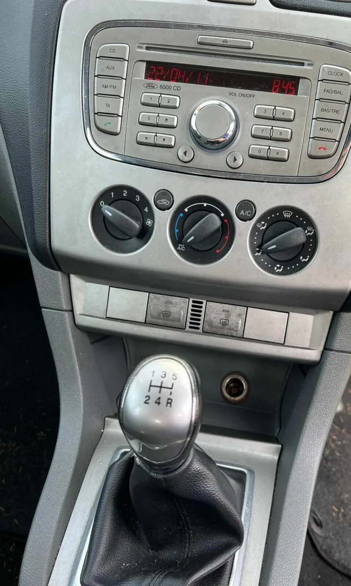 Ford Focus 2011 - Image 2
