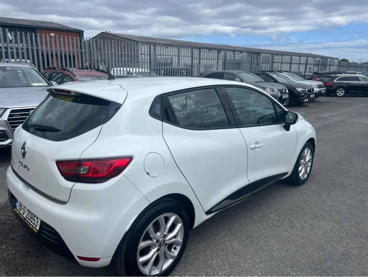 Renault Clio IV Dynamique NAV TCE 90 M 4DR - Image 4