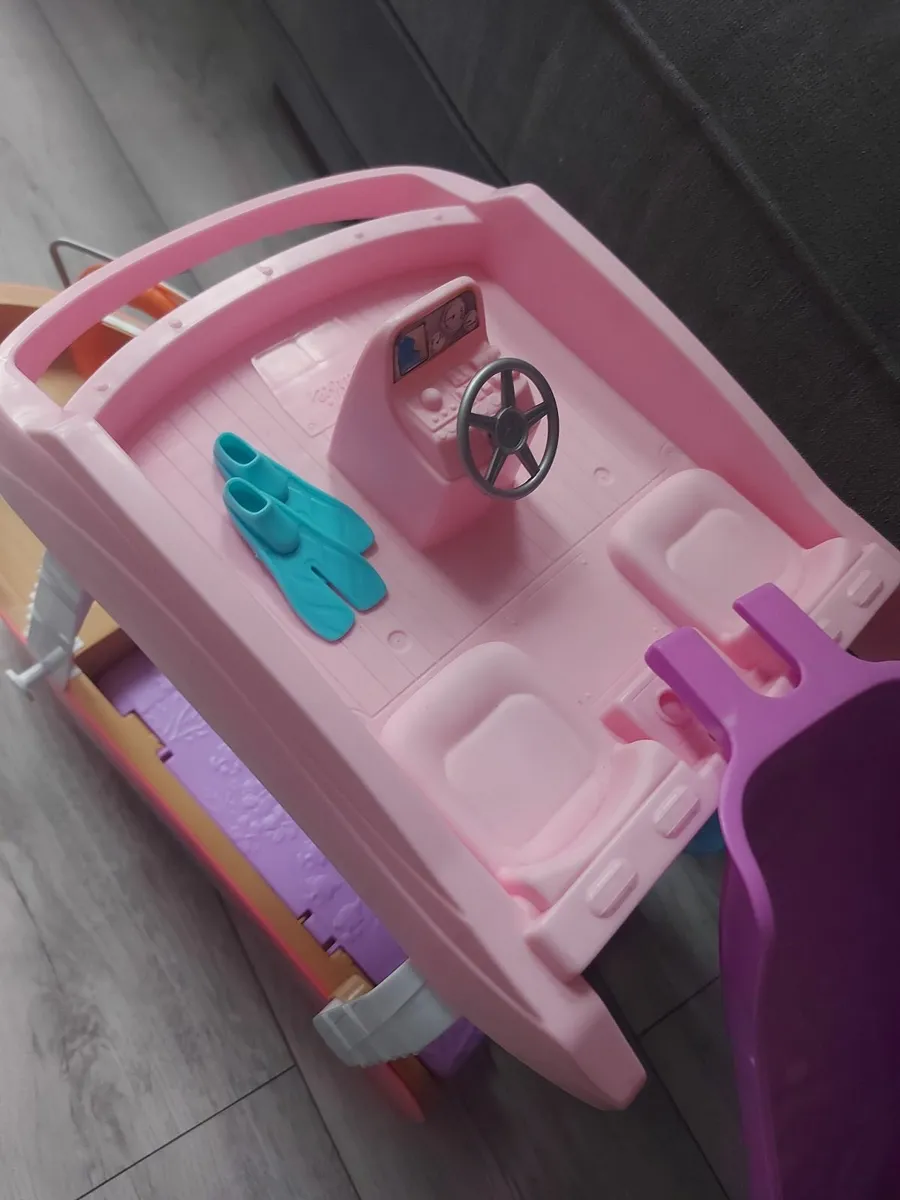 Barbie plane set and boat - Image 1