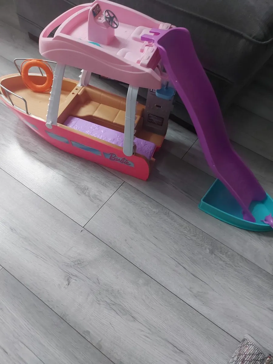 Barbie plane set and boat - Image 2