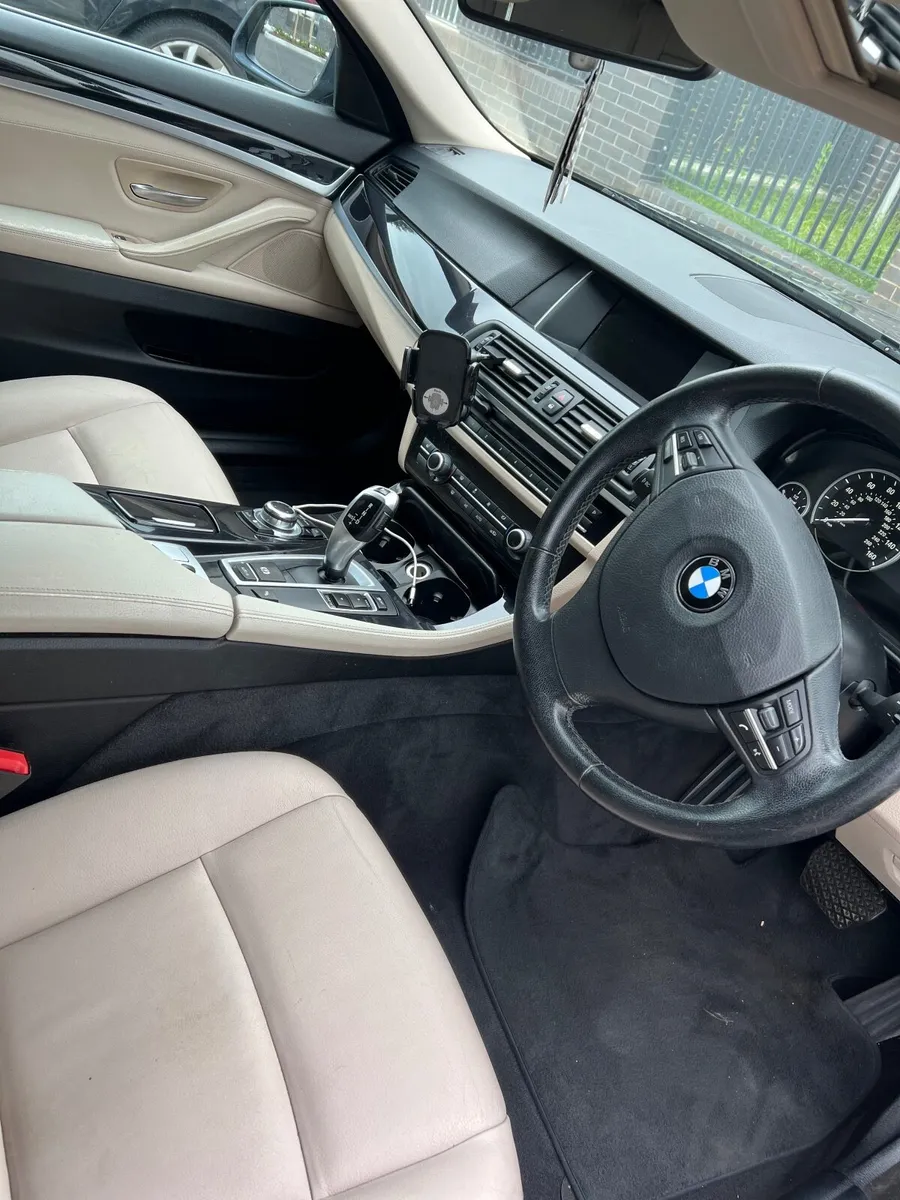 BMW 5-Series 2015 - Image 2
