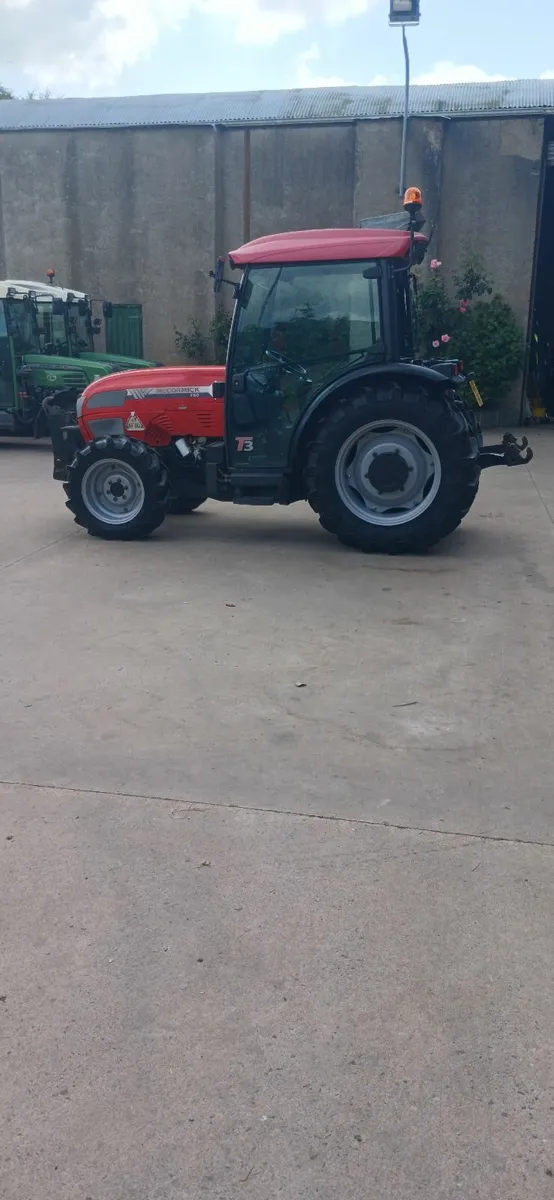McCormick F90 4wd orchard/vineyard  tractor - Image 3