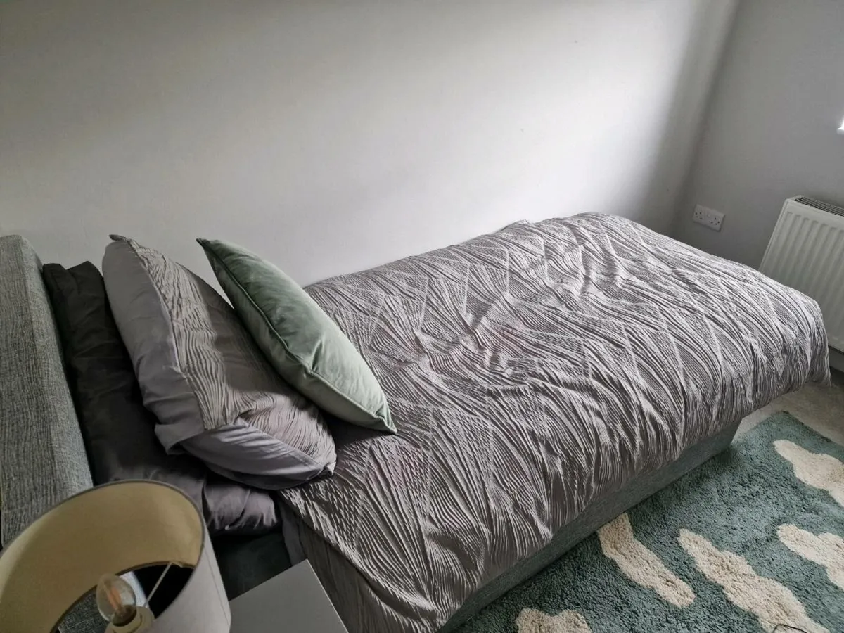 Single Bed - Image 2