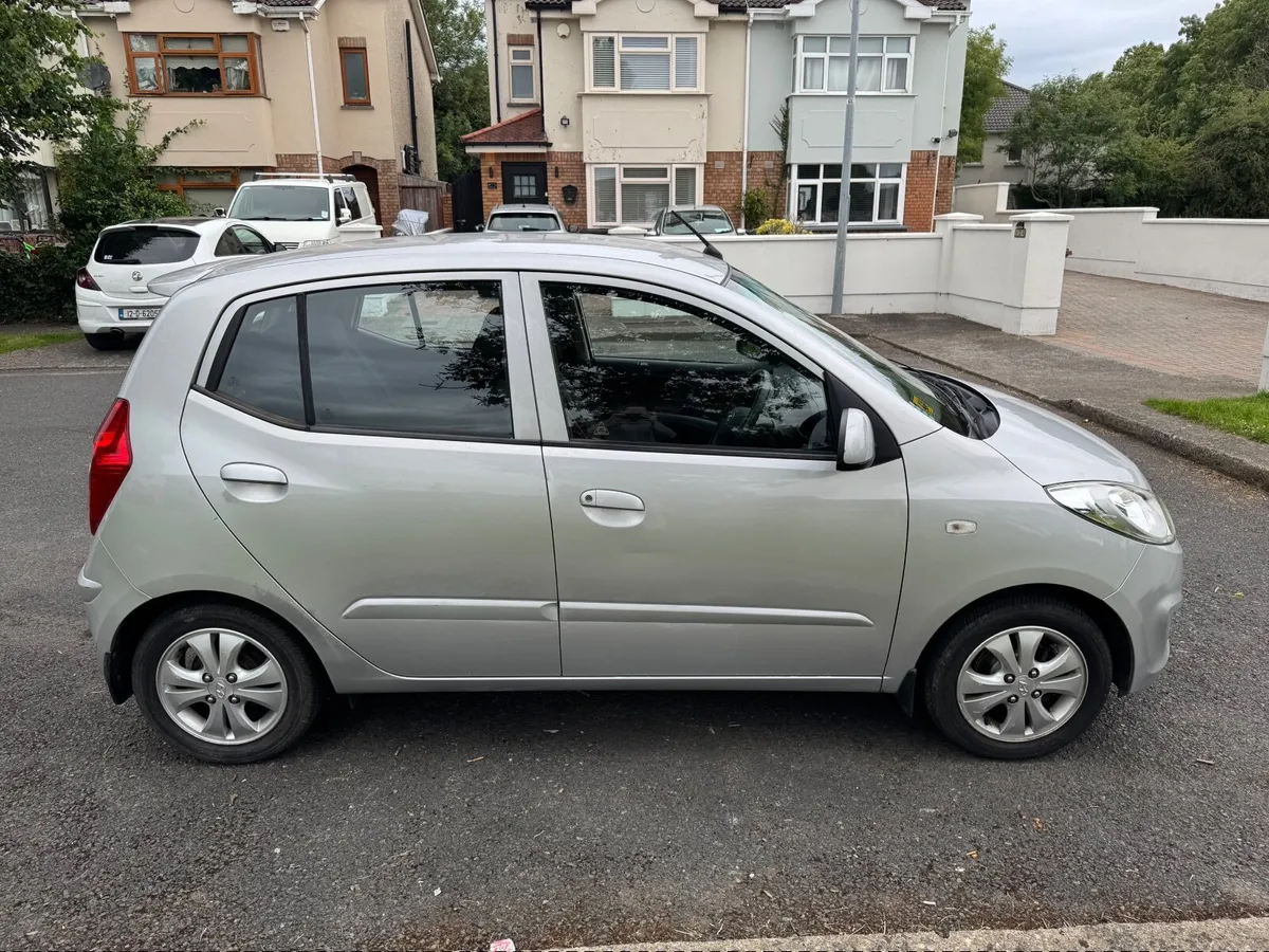 Hyundai i10 - Very Low Mileage - Image 4