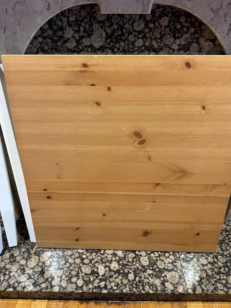 Wood table 74*74cm & 2 chairs for Airbnb - Image 4