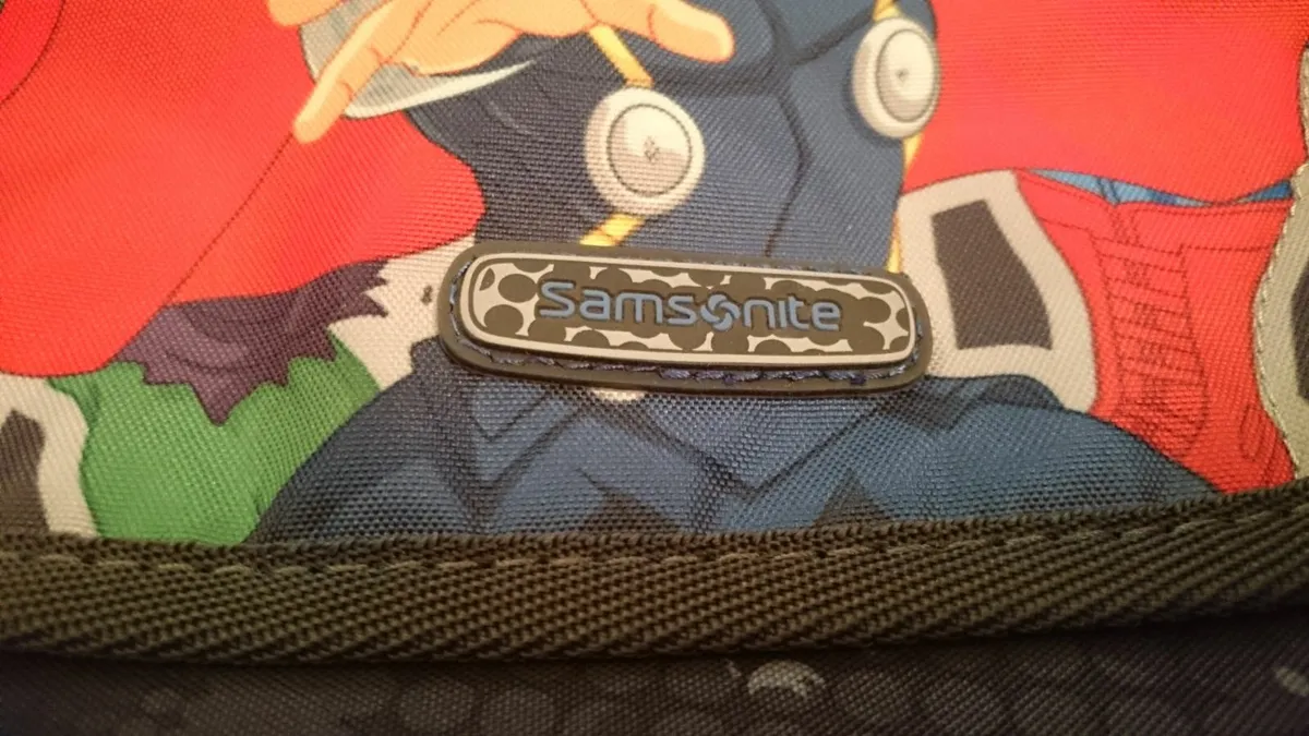 Marvels Superheroes kids school backpack on wheels - Image 3