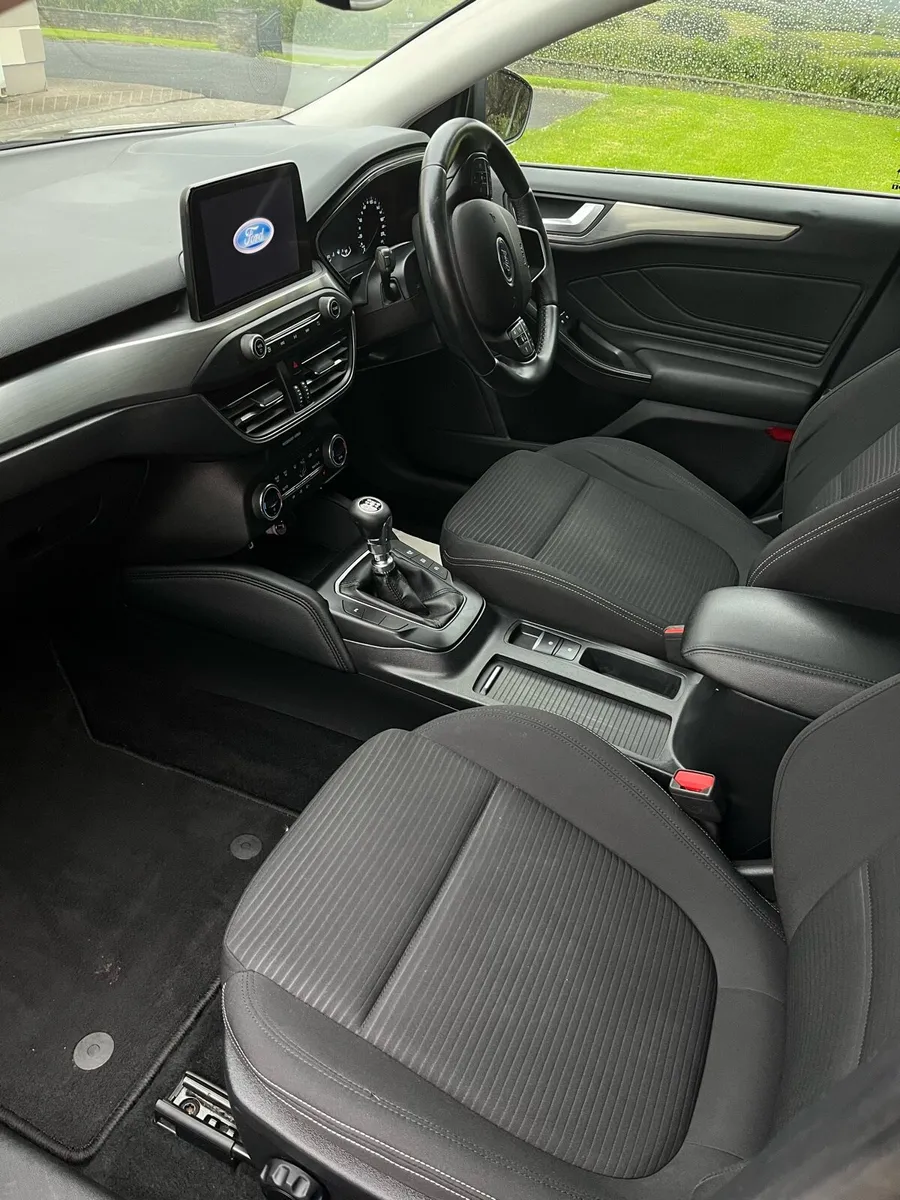 2020 Ford Focus Black - Image 4