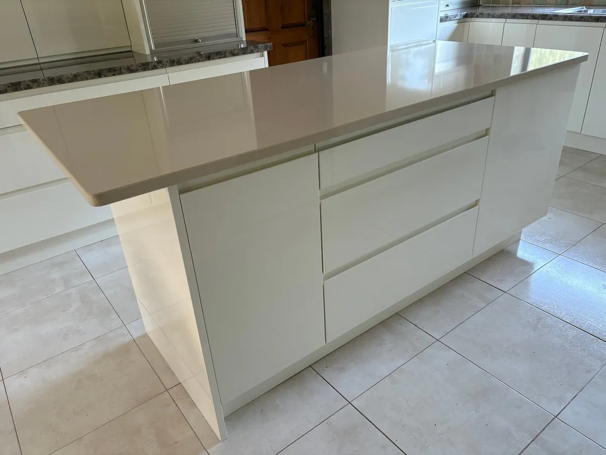 Kitchen Units, Island and Appliances - Image 4