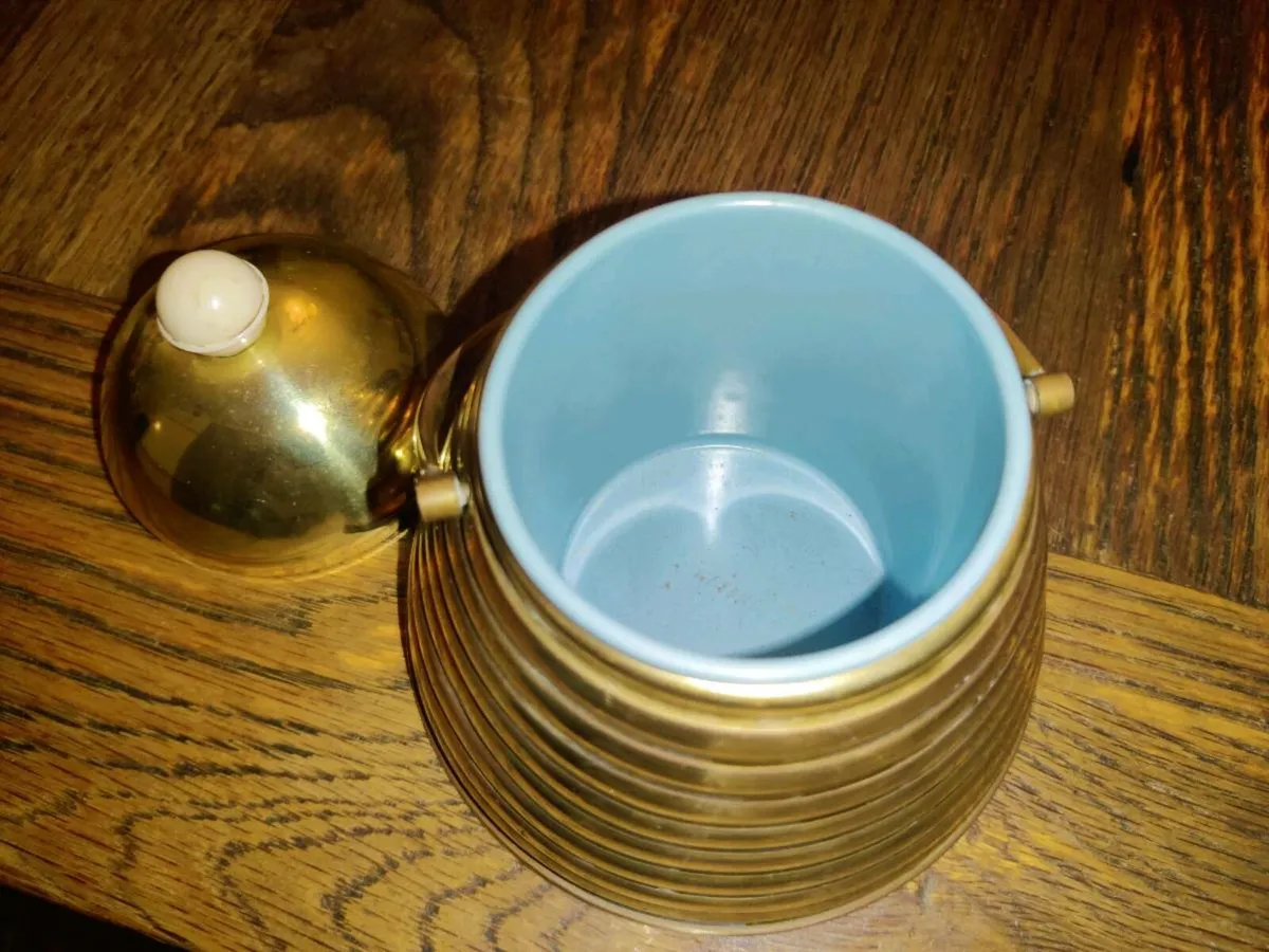 VINTAGE SOLID BRASS, 5"Tall RARE Honey Pot ! - Image 4