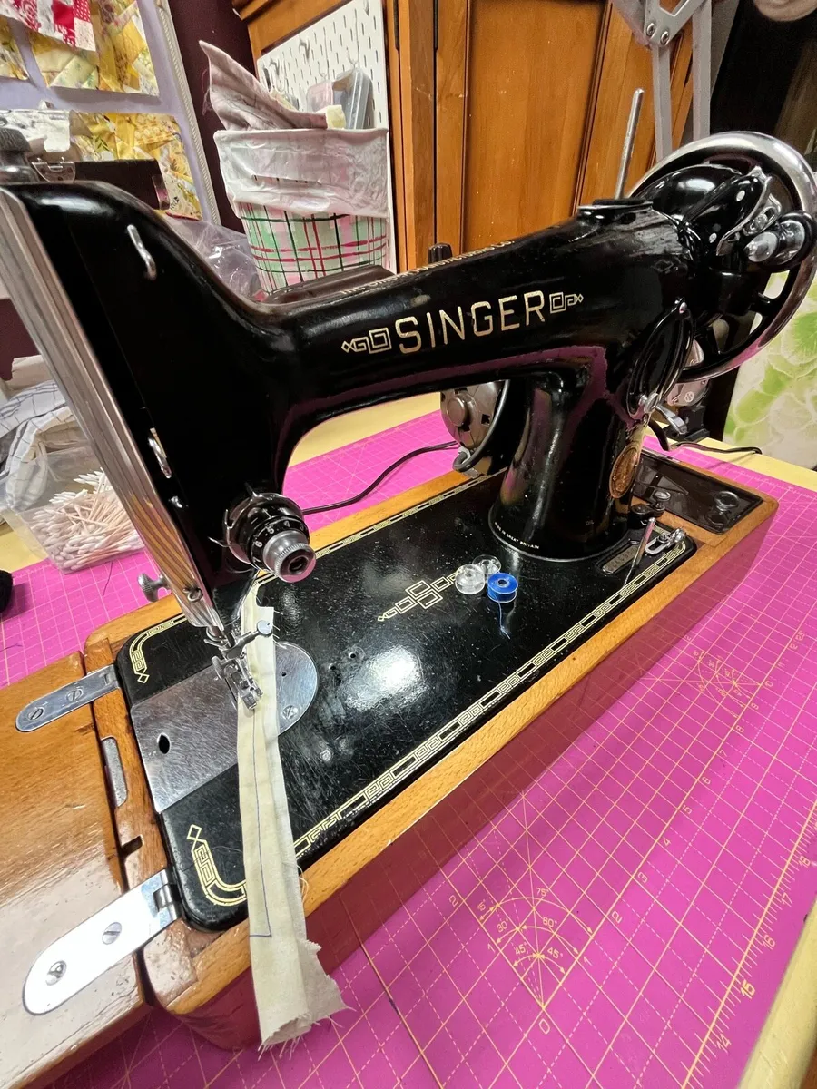 Singer Sewing Machine - Image 3