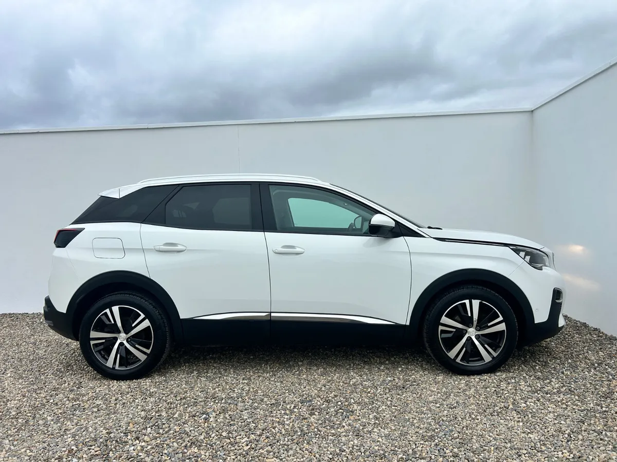 Peugeot 3008 Allure model 2020 *1 owner* - Image 3