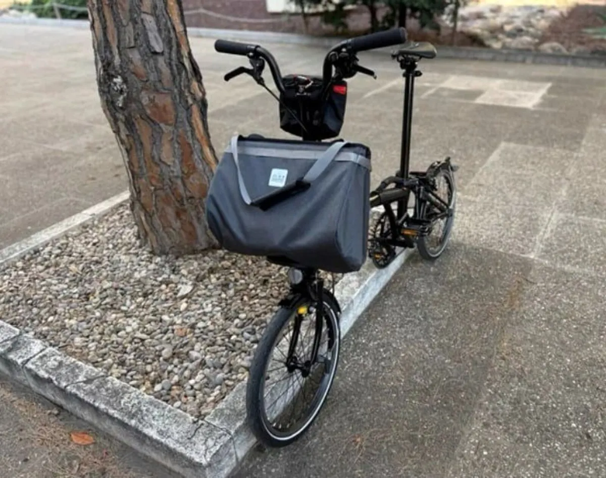 Brompton C Line Black Foldable Bike 2-Speed as new - Image 1